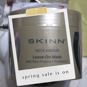 SKINN Neck Amour Leave-On Mask — Beige Gold Jar